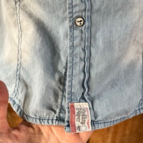 The Rolling Paper Company Women's Denim Snap Front Shirt Size M - Picture 4 of 7